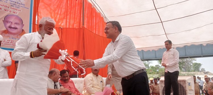 पालिया पहुंचे जल शक्ति मंत्री स्वतंत्रदेव सिंह, किया बढ़ परियोजनाओं का लोकार्पण