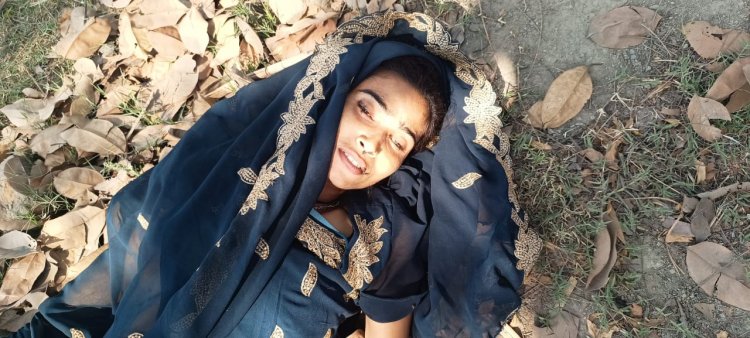 पलिया-संपूर्णानगर रोड पर अज्ञात महिला का संदिग्ध अवस्था में सड़क के किनारे मिला शव