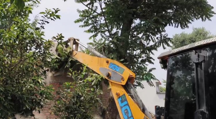 हाई कोर्ट के निर्देश पर शुरू हुई बुलडोजर कार्यवाही ।