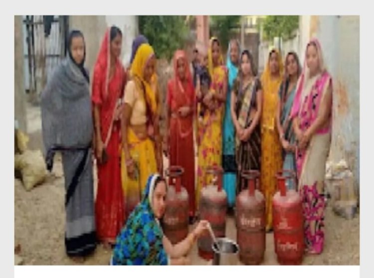 गैस सिलेंडर के बड़े दामों से महिलाएं नाराज
