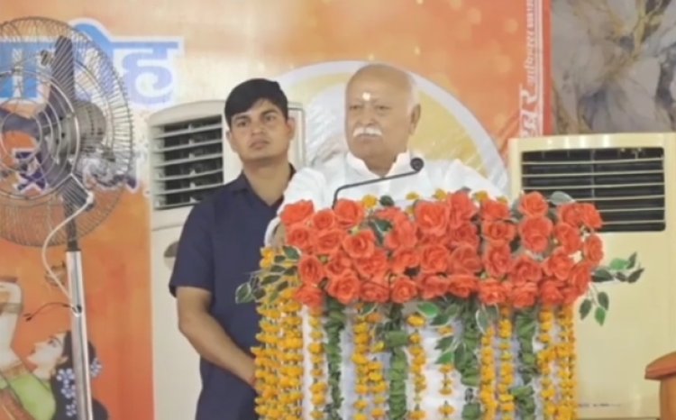 आर एस एस प्रमुख मोहन भागवत का कबीरधाम मुस्तफाबाद पहुंचने पर असंग देव जी ने गुलदस्ता देकर किया भव्य स्वागत,
