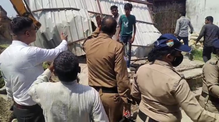 फिर से .. 40 अवैध निर्माणों पर गरजा बुलडोजर ।