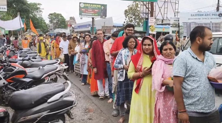 हनुमान जन्मोत्सव आज सहसपुर विधानसभा के झाझरा स्थित प्राचीन बाला जी मंदिर में उमड़ी श्रद्धालुओं की भीड़