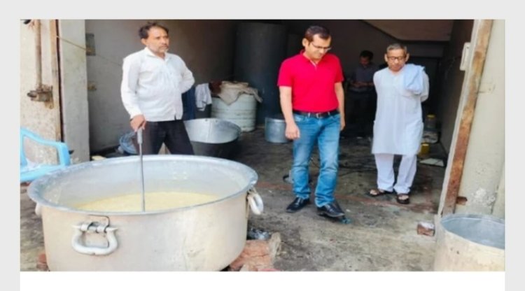 आगरा एवं मथुरा की मंडलीय दूध पदार्थ की टीम ने की छापेमारी मिलावटी दूध पदार्थ बेचने वालों की आई शामत